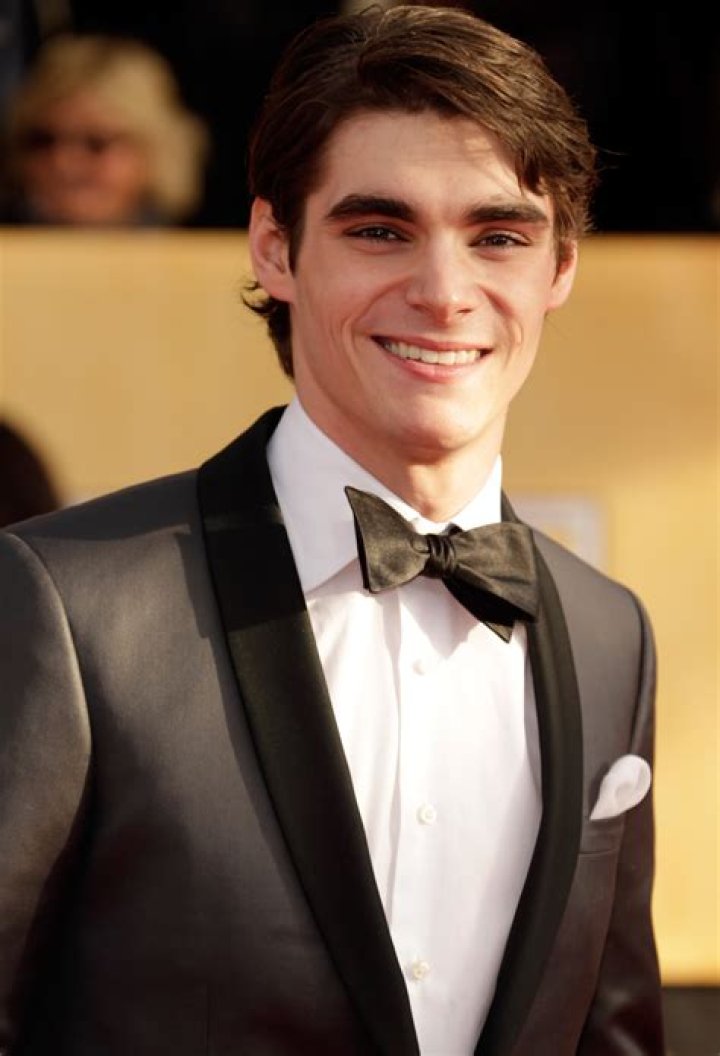 Who is RJ Mitte? Wiki, Age, Height, Net Worth, Girlfriend, Dating, Career