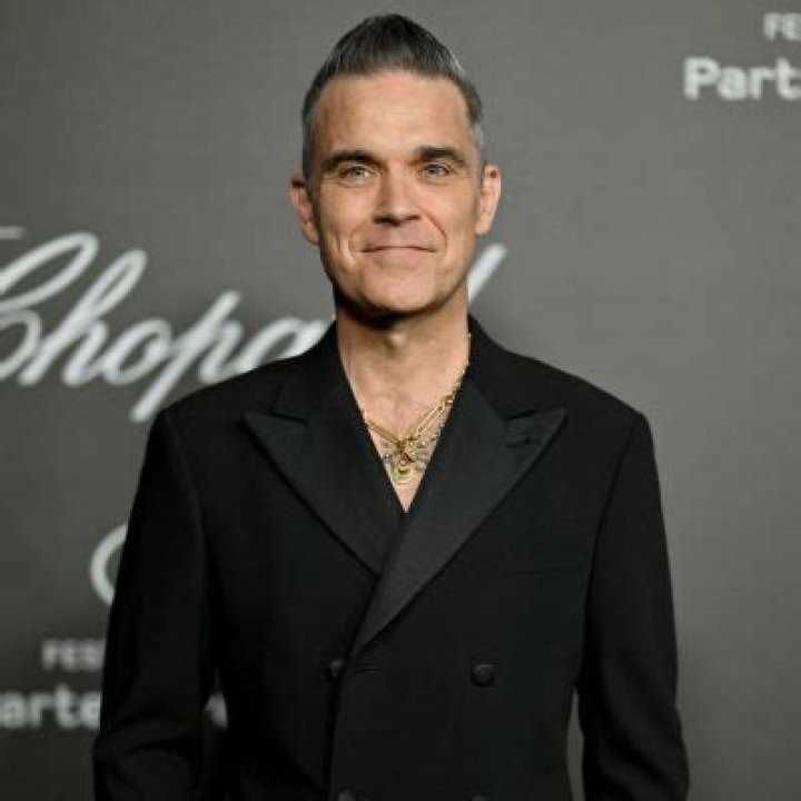 Robbie Williams Sexuality: Is He Gay? Explore His Love For Music And Homosexual Statement