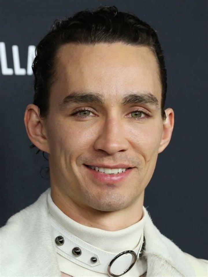 Robert Sheehan- Wiki, Age, Height, Net Worth, Wife, Marriage