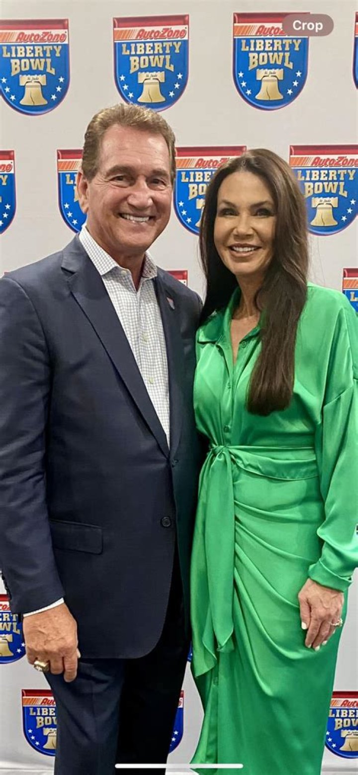 Who is Robin Theismann? Wiki, Age, Height, Net Worth, Family, Husband