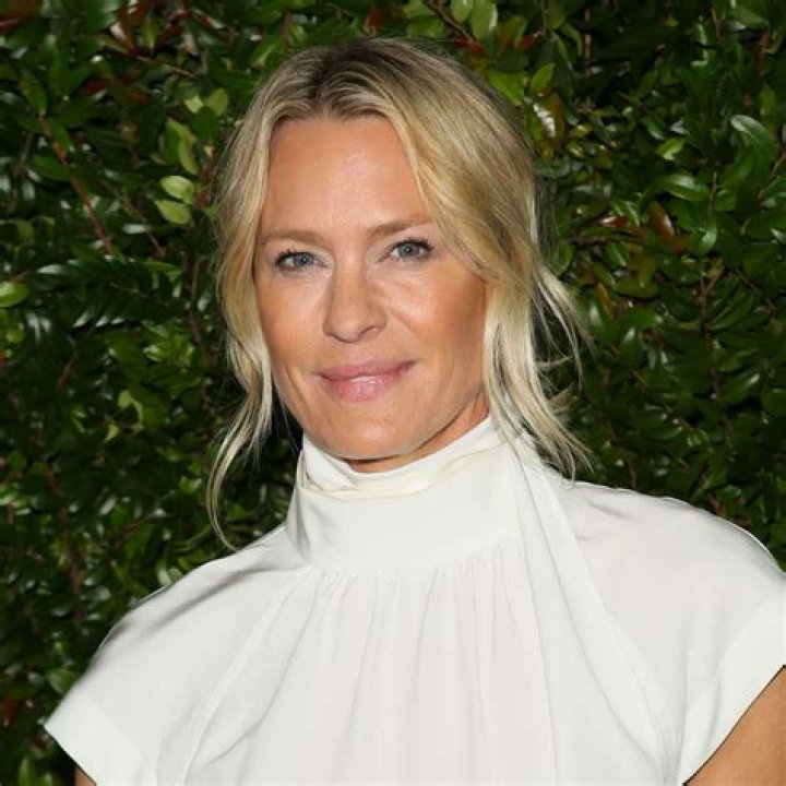 Robin Wright- Wiki, Age, Height, Weight, Net Worth, Career