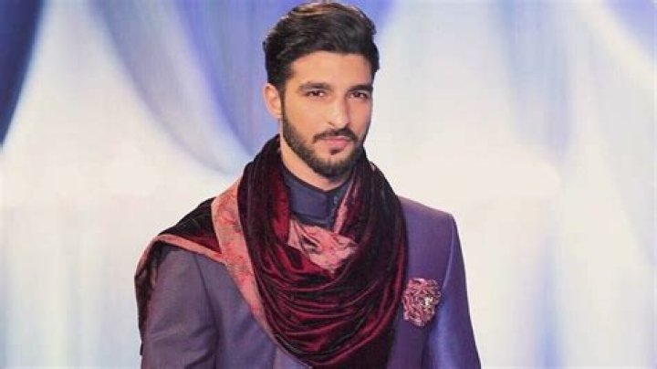 Rohman Shawl- Bio, Age, Height, Net Worth, Girlfriend, Dating