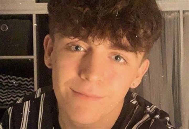 Ronnie Warwick- Bio, Age, Height, Net Worth, Girlfriend, Dating