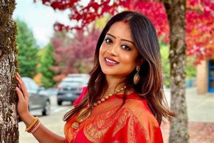 Roosha Chatterjee- Wiki, Age, Height, Net Worth, Husband, Ethnicity