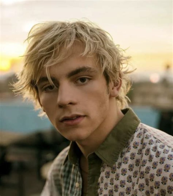 Ross Lynch- Age, Net Worth, Girlfriend, Height, Weight, Religion
