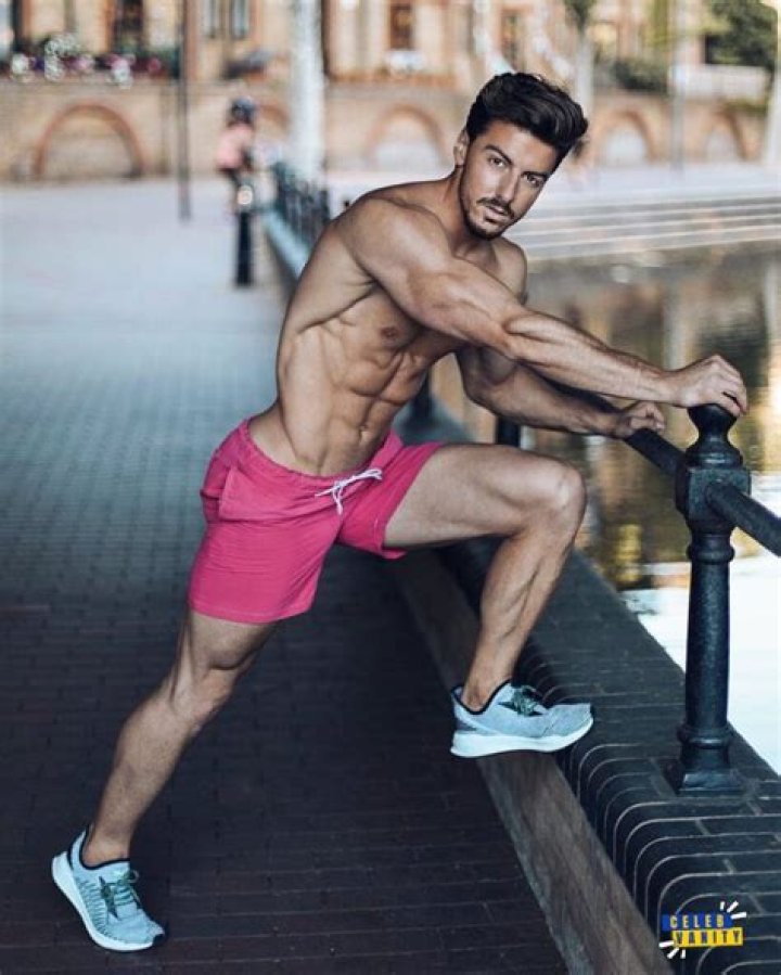 Who Is Rowan Row? Wiki, Age, Height, Girlfriend, Net Worth, Ethnicity