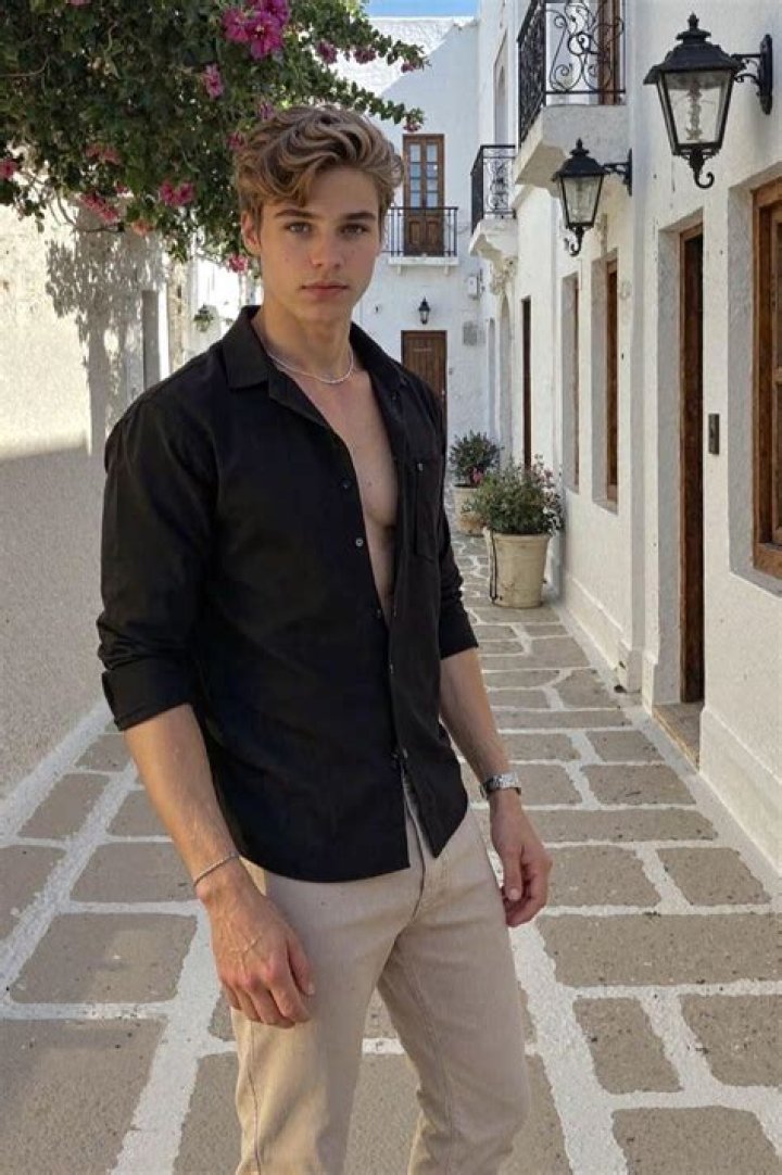 Ryan Taylor- Age, Wiki, Net Worth, Girlfriend, Height, Career