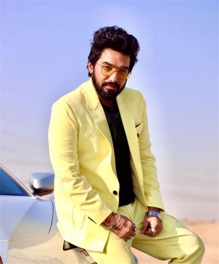 Sachet Tandon- Net Worth, Bio, Age, Dating, Height, Career