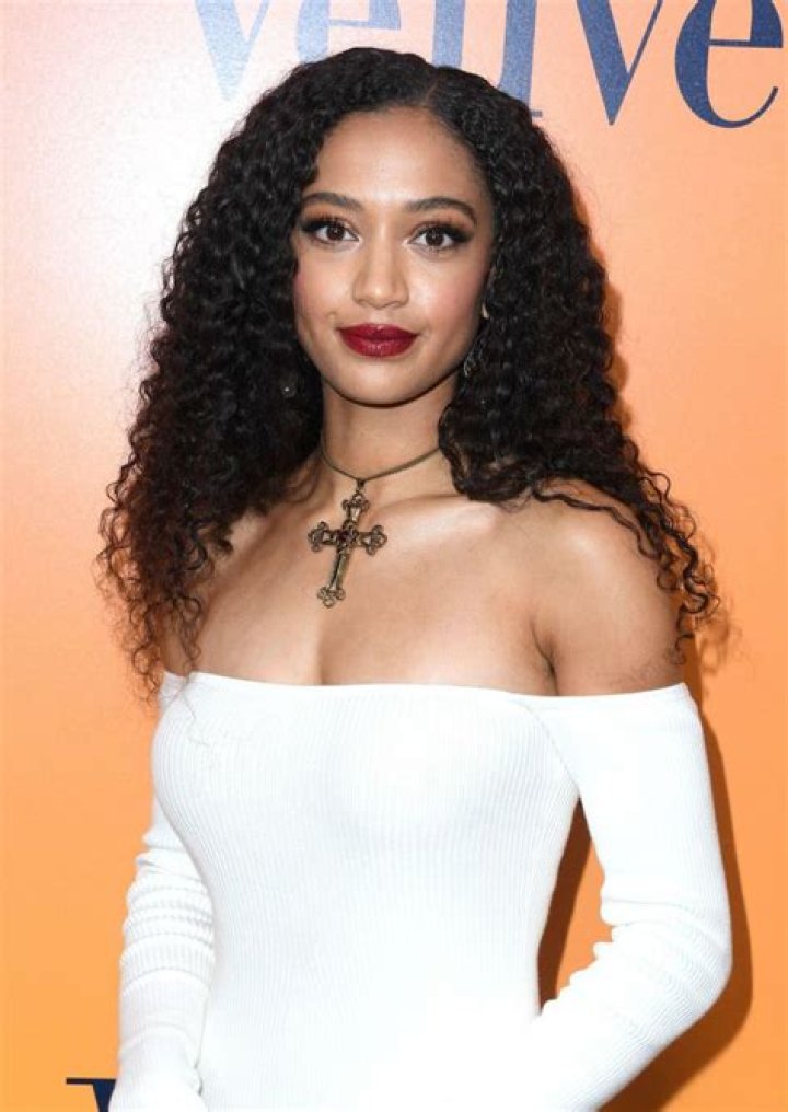 Samantha Logan- Wiki, Age, Height, Net Worth, Boyfriend, Dating