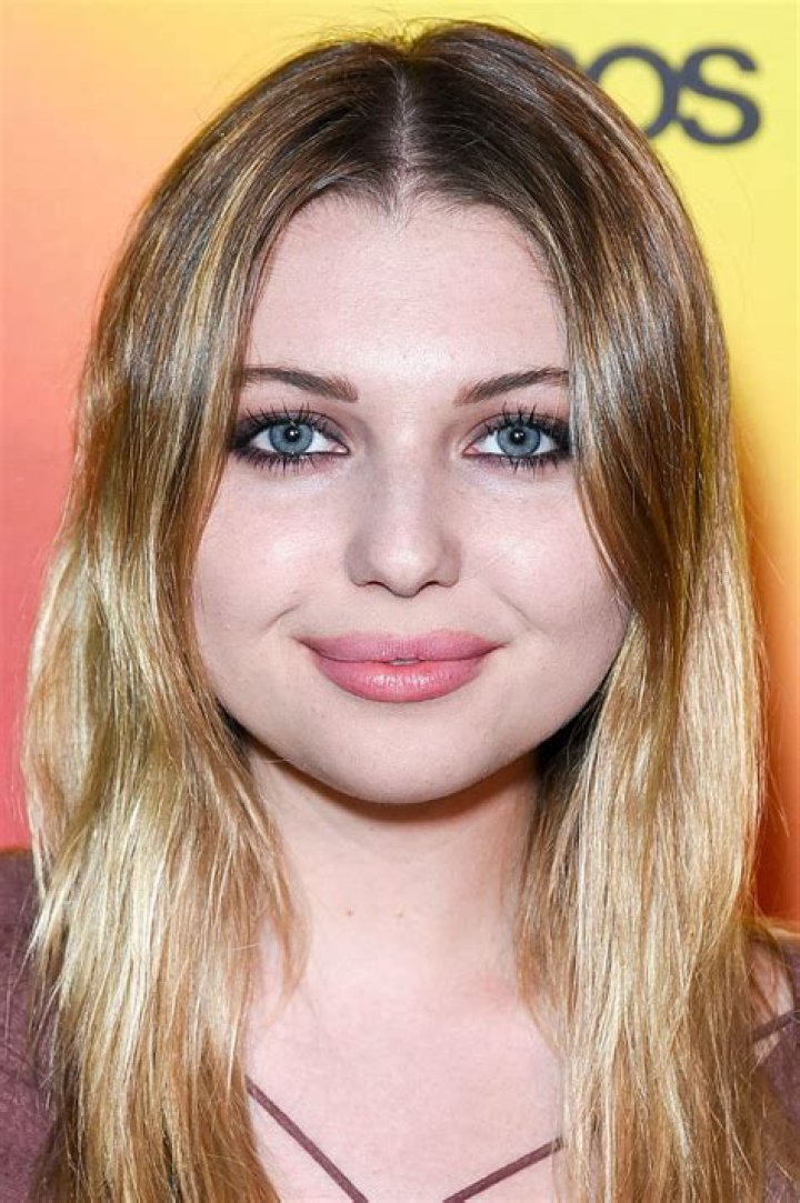 Sammi Hanratty- Wiki, Age, Height, Net Worth, Boyfriend, Ethnicity