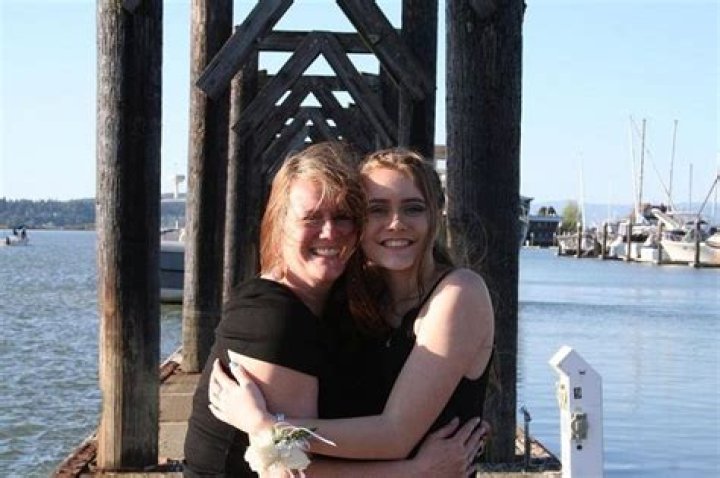 Sammie Lewis- Bio, Age, Net Worth, Husband, Height, Career