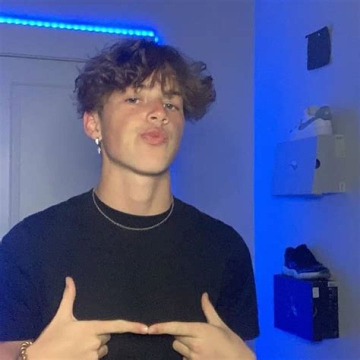Sammy Briese- Age, Girlfriend, Height, Net Worth, Nationality