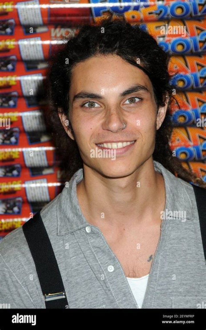 Samuel Larsen- Wiki, Age, Height, Net Worth, Girlfriend, Ethnicity