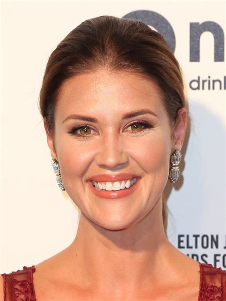 Sarah Lancaster- Age, Husband, Net Worth, Height, Career, Ethnicity