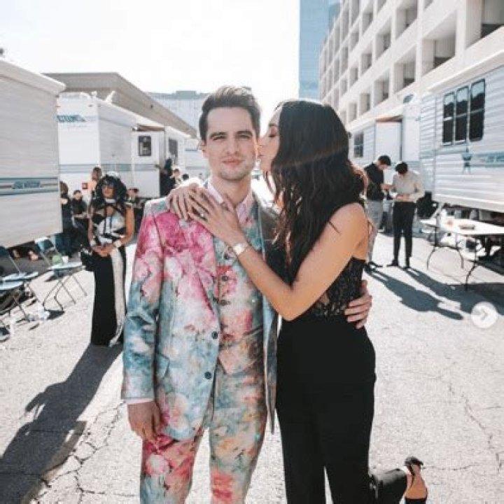 Sarah Urie Husband Refers Himself As A Pansexual