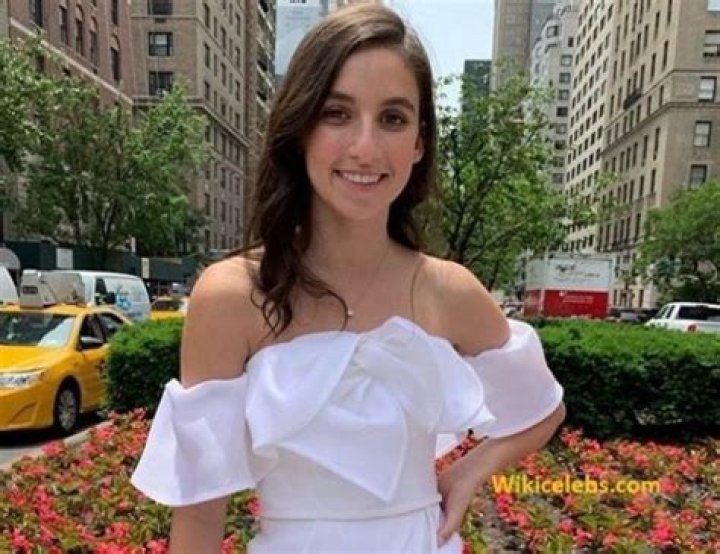 Sascha Seinfeld- Wiki, Age, Boyfriend, Ethnicity, Net Worth, Height, Career