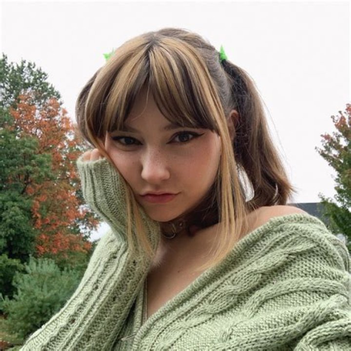 Savannah Brown- Bio, Age, Boyfriend, Net Worth, Height, Ethnicity, Career