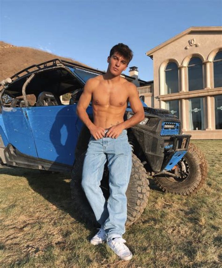 Sean Cavaliere- Wiki, Age, Height, Net Worth, Girlfriend, Ethnicity