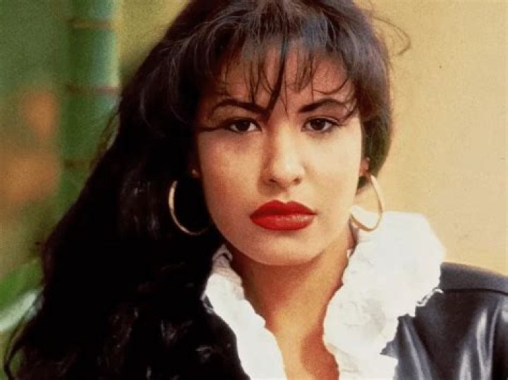 Selena Quintanilla- Net worth, Age, Bio, Ethnicity, Height, Husband, Career