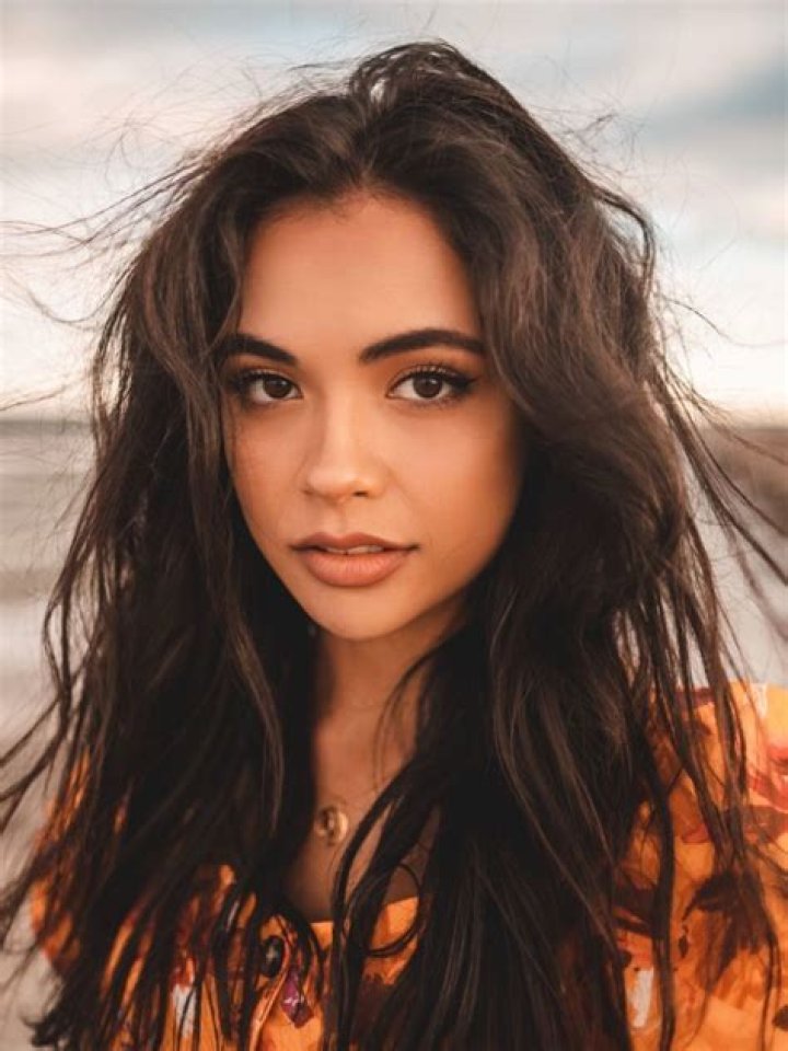 Selina Mour- Age, Net Worth, Height, Boyfriend, Career, Ethnicity