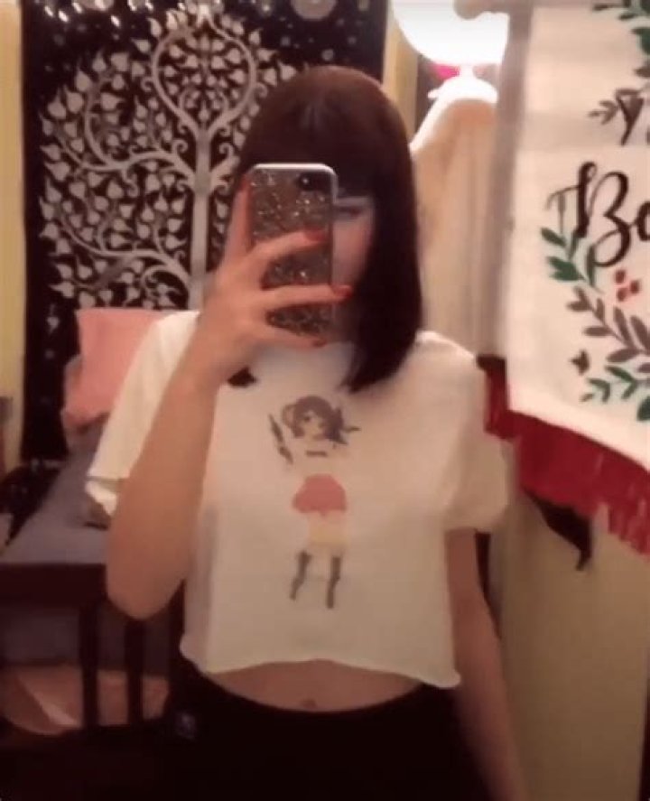 Senzawa- Age, Height, Boyfriend, Net Worth, Nationality