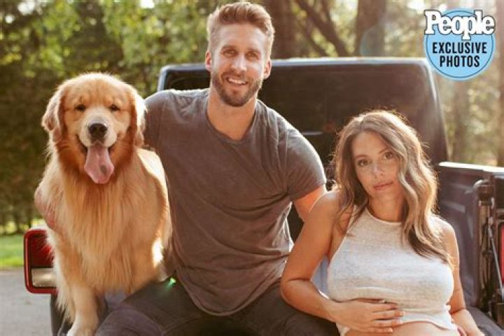 Shawn Booth- Bio, Age, Height, Net Worth, Girlfriend, Dating