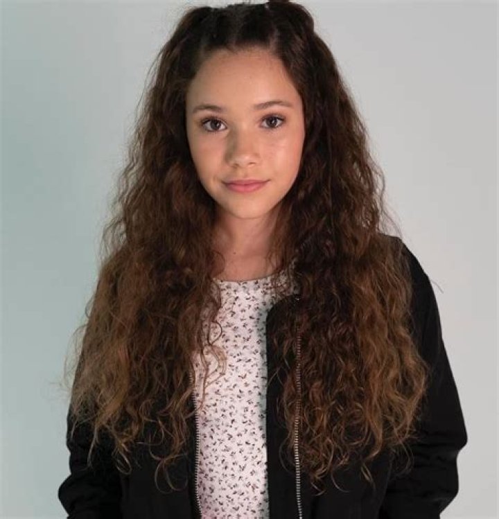 Sierra Haschak- Net Worth, Bio, Age, Boyfriend, Height, Ethnicity, Career