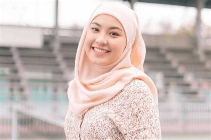 Siti Sarah- Net Worth, Bio, Age, Husband, Ethnicity, Height, Career