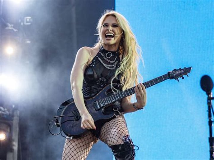 Sophie Lloyd- Wiki, Age, Height, Net Worth, Husband, Ethnicity