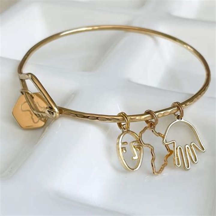 
Who is Liz Bohannon? Sseko Designs Founder Age & Wiki	