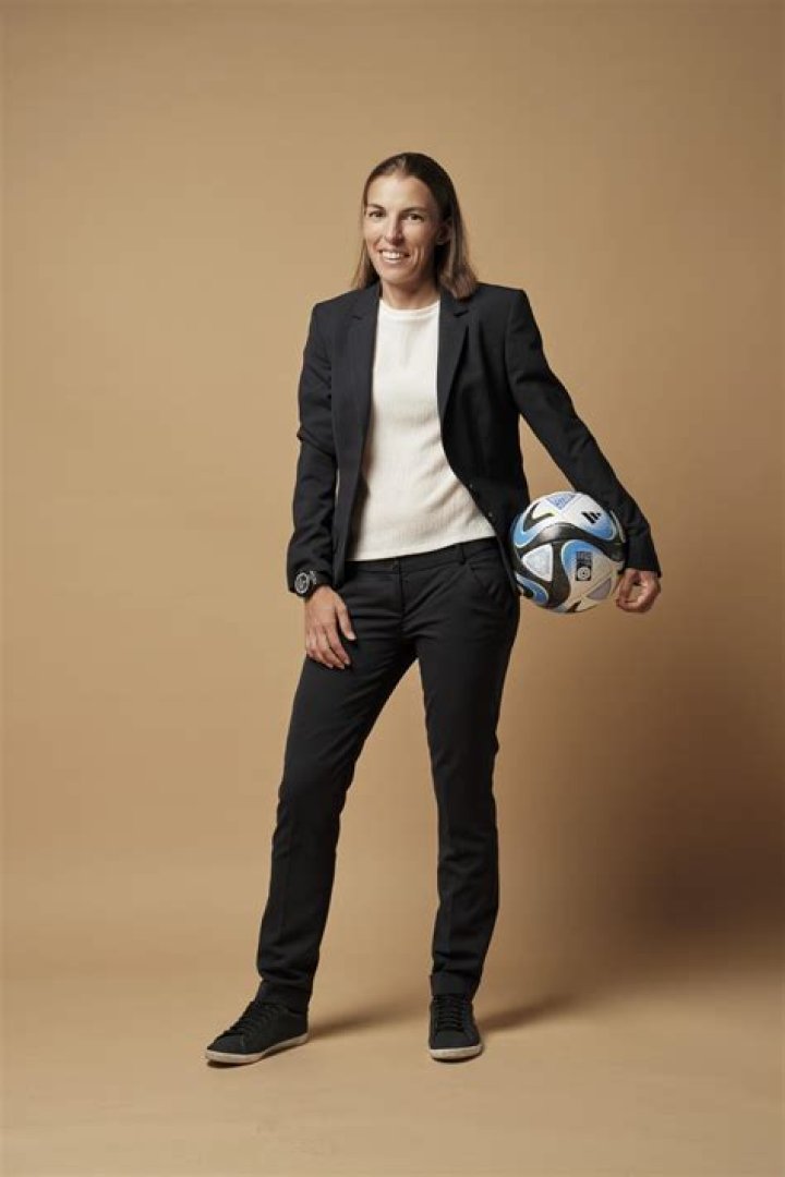 Stéphanie Frappart – Wiki, Age, Height, Net Worth, Husband, Career