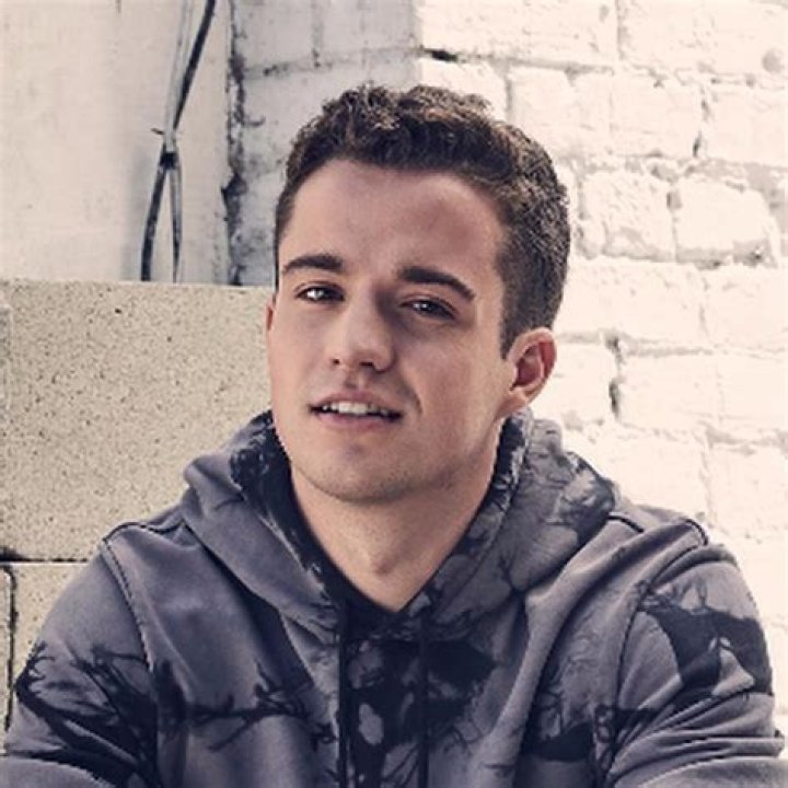 Stephen Puth- Net Worth, Age, Girlfriend, Ethnicity, Height, Career