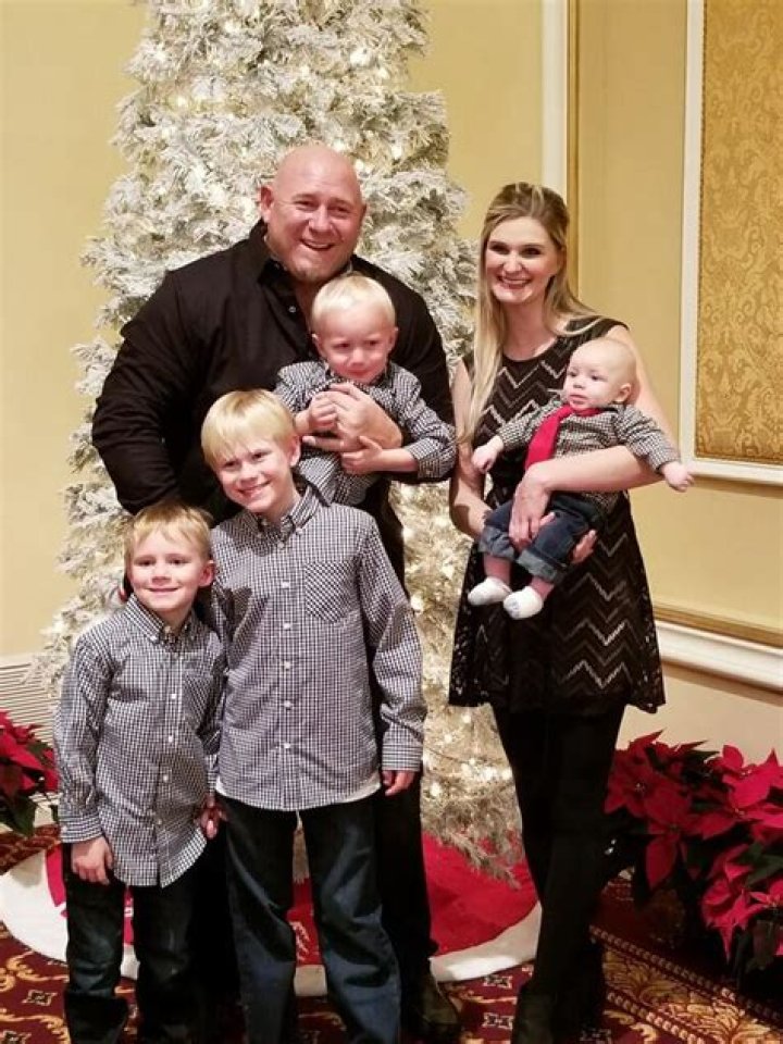 
Steve Emtman Wife: Who Is He Married To? Explore His Net worth & Family Details	