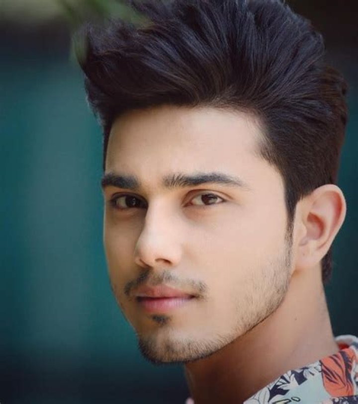 Sunny Chopra- Age, Net Worth, Girlfriend, Family, Height & Biography