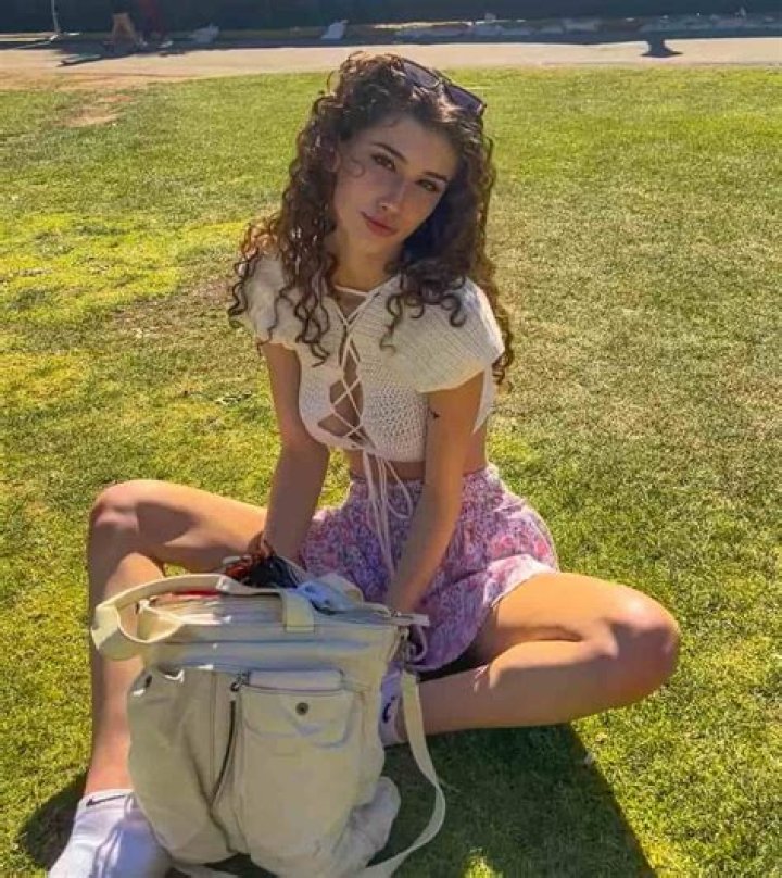 Sydney May- Net Worth, Age, Boyfriend, Ethnicity, Height, Career