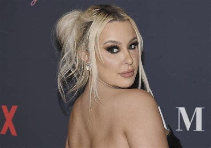 Tana Mongeau- Wiki, Age, Height, Net Worth, Boyfriend, Ethnicity, Career