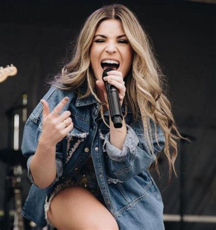 Tenille Arts- Wiki, Age, Height, Net Worth, Boyfriend, Ethnicity