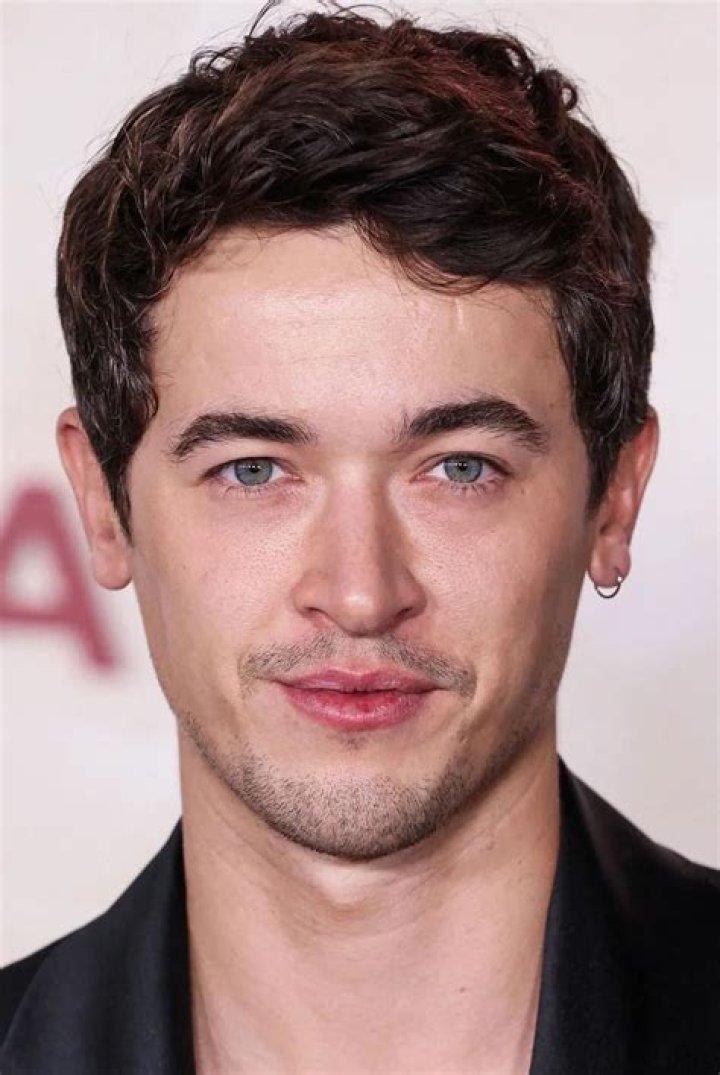 Tom Blyth- Wiki, Age, Height, Net Worth, Girlfriend, Dating, Career