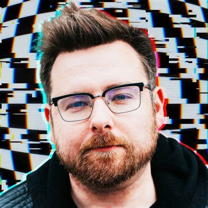 TomSka- Age, Net Worth, Height, Girlfriend, Career
