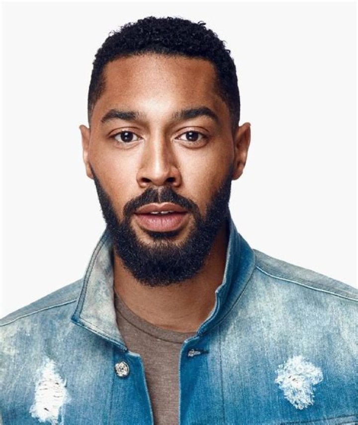 Tone Bell- Wiki, Age, Height, Net Worth, Girlfriend, Ethnicity