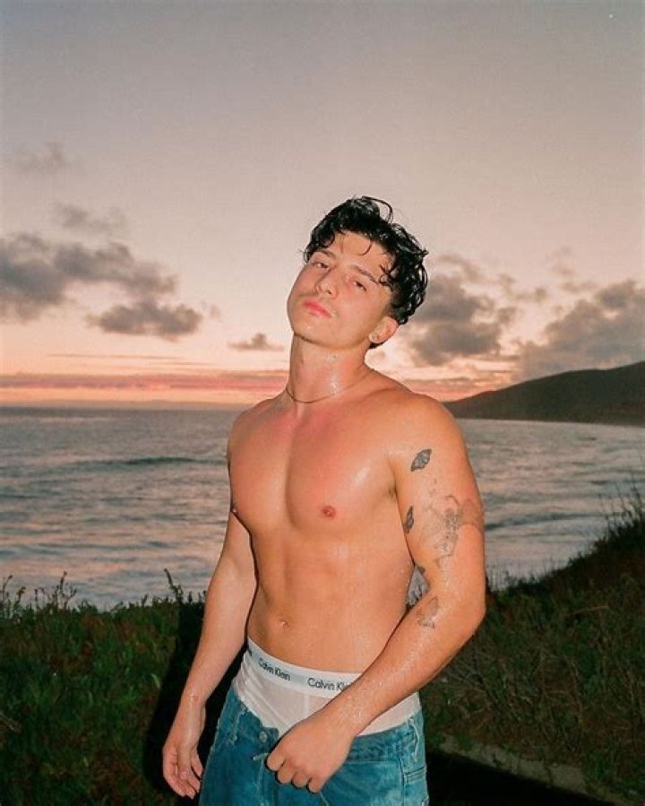 Tony Lopez- Wiki, Age, Bio, Weight, Height, Girlfriend, Career, Net Worth