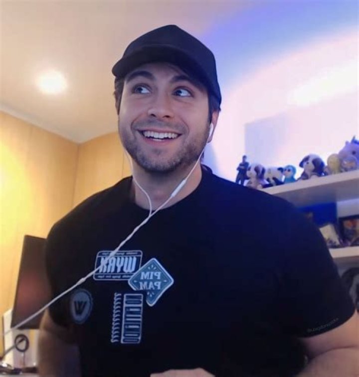 Vegetta777- Age, Girlfriend, Net Worth, Height, Ethnicity