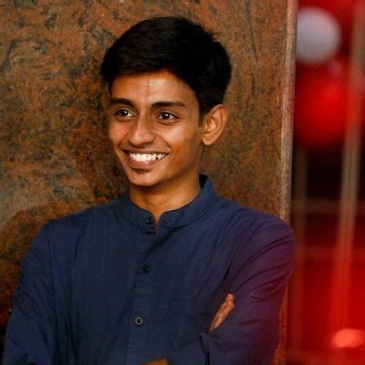 Vignesh Kae- Biography, Age, Height, Net Worth, Girlfriend, Ethnicity