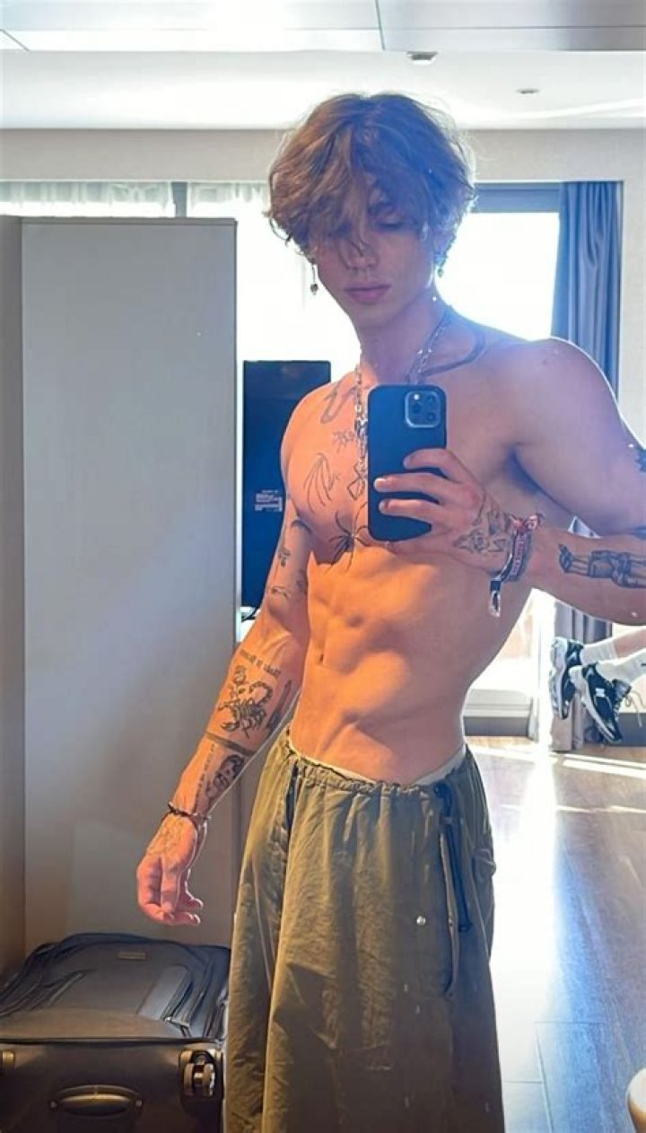 Vinnie Hacker Got A New Tattoo In The Middle Of His Chest