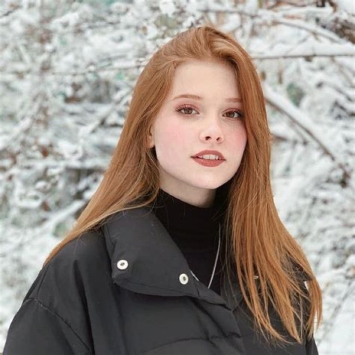 
Violet Brinson- Age, Net Worth, Height, Boyfriend, Nationality	