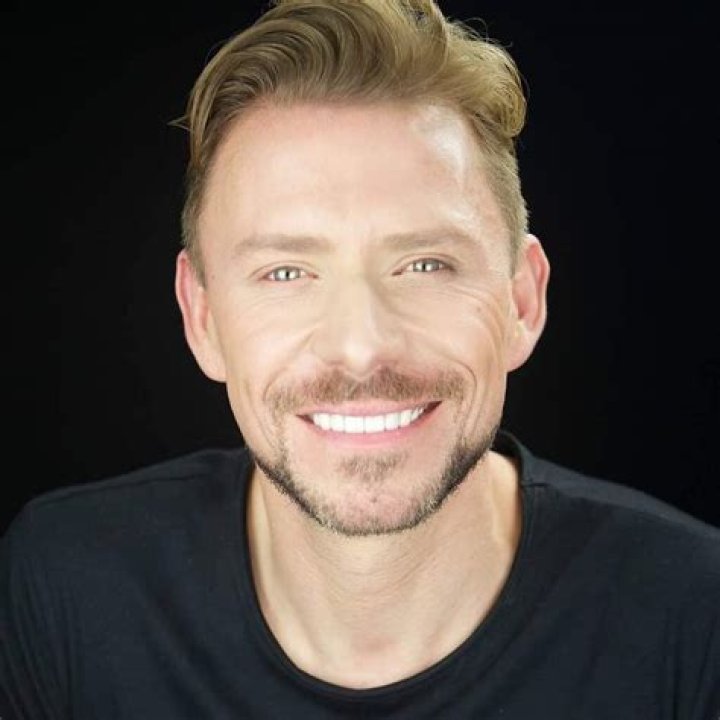 Wayne Goss- Bio, Age, Height, Net Worth, Girlfriend, Dating