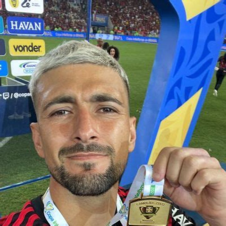 Who Are Giorgian de Arrascaeta Parents? Meet Victoria And Daniel De Arrascaeta