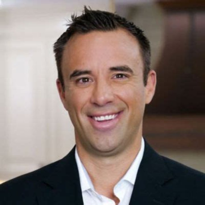 Who Is Nora Schwartz? Meet John Bartrom Jericho Sister: Family & Age Gap