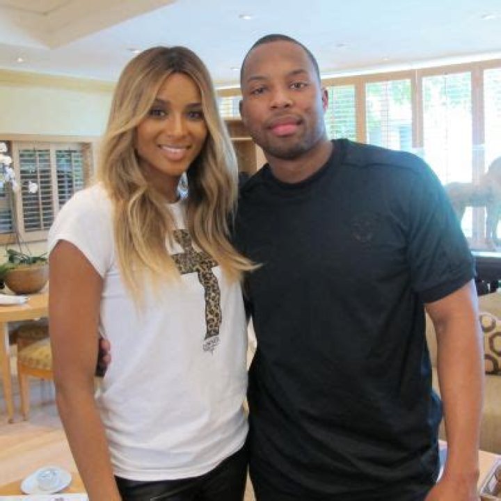 Who Is Sizwe Dhlomo? Relationship & Career Explored