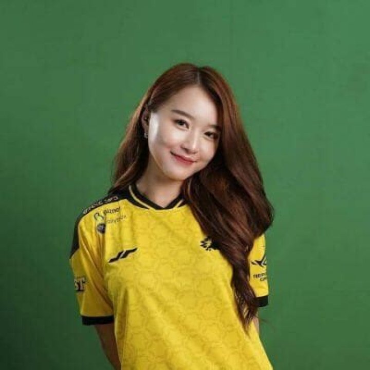 Who Is Viorenita Sutanto? Esports Player Career And Scandal Rumor